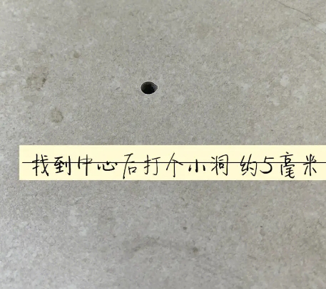 吴中瓷砖空鼓维修公司专业解答在瓷砖铺贴过程中，如果砂料搅拌不均匀，将会带来以下问题