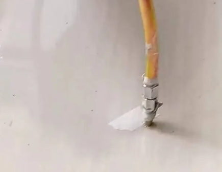 吴中瓷砖空鼓维修公司专业解答在瓷砖铺贴过程中，如果使用的砂料过粗（如全部使用了粗砂），可能会导致以下问题